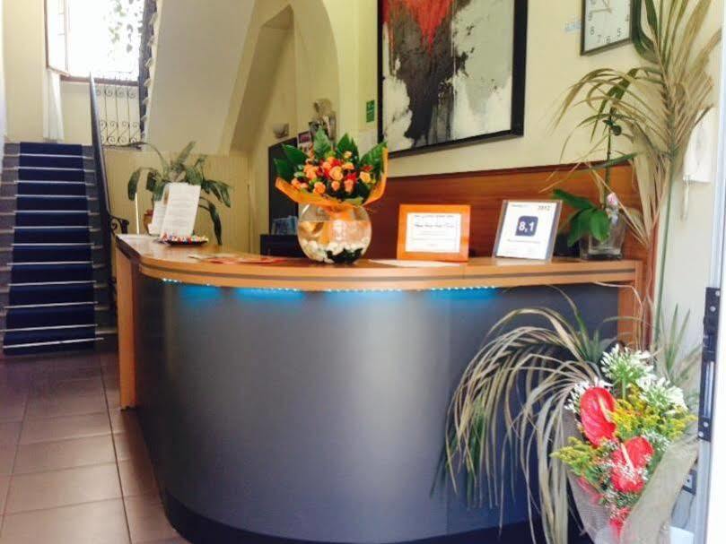 Hostal San Lorenzo *